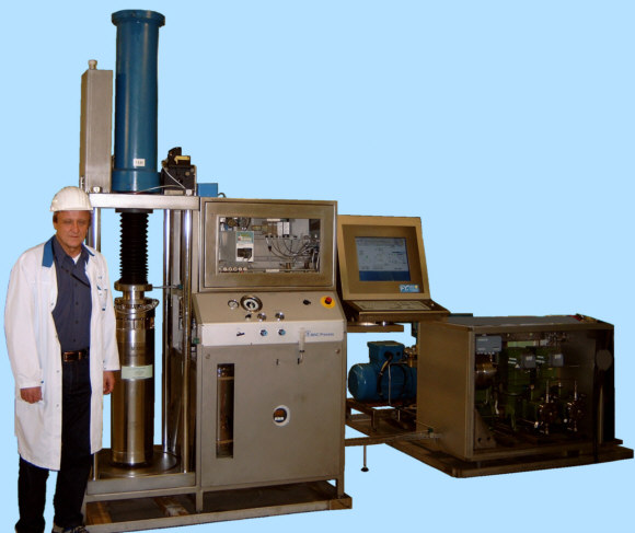Modulare Gradienten-HPLC-Anlage mit Bedienpanel